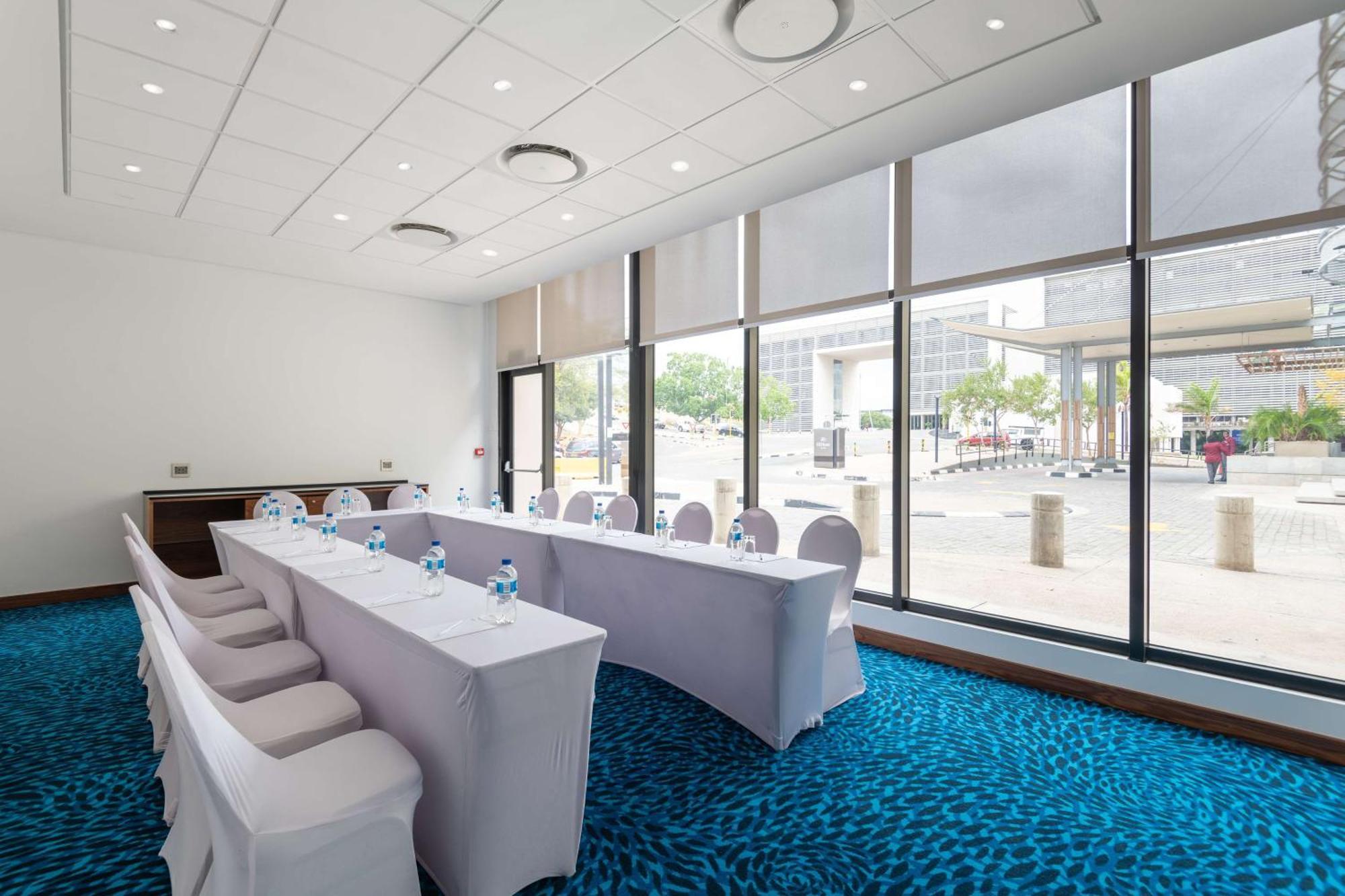 Hilton Garden Inn Windhoek Dış mekan fotoğraf